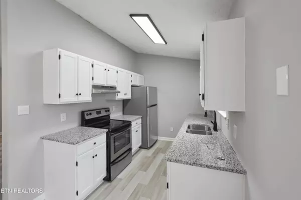 6925 St Croix LN, Knoxville, TN 37918