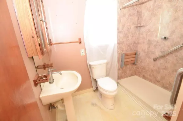 1308 Mckay RD, Newton, NC 28658