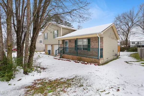 6925 St Croix LN, Knoxville, TN 37918