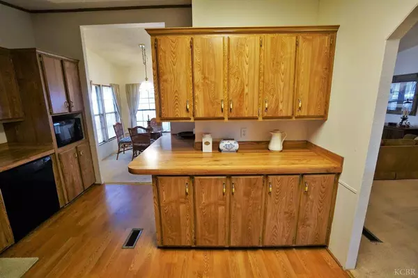 2459 N Oaks Street N, Tulare, CA 93274