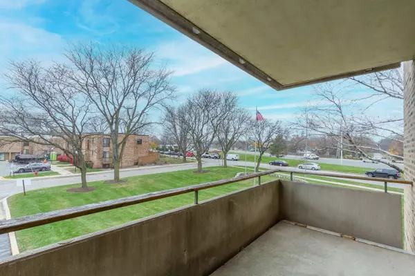 1931 Prairie SQ #233, Schaumburg, IL 60173