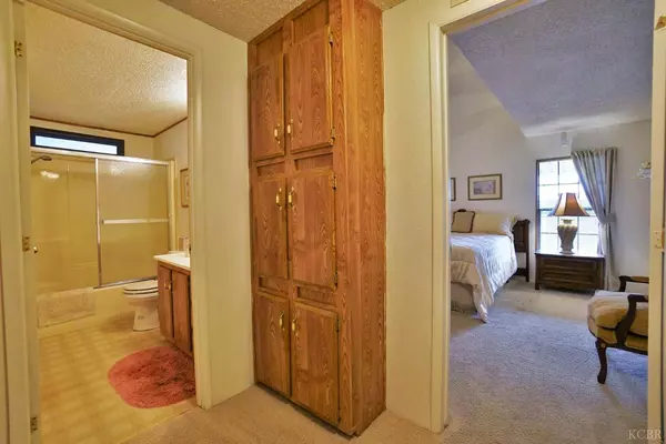 2459 N Oaks Street N, Tulare, CA 93274