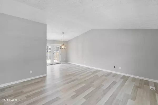 6925 St Croix LN, Knoxville, TN 37918