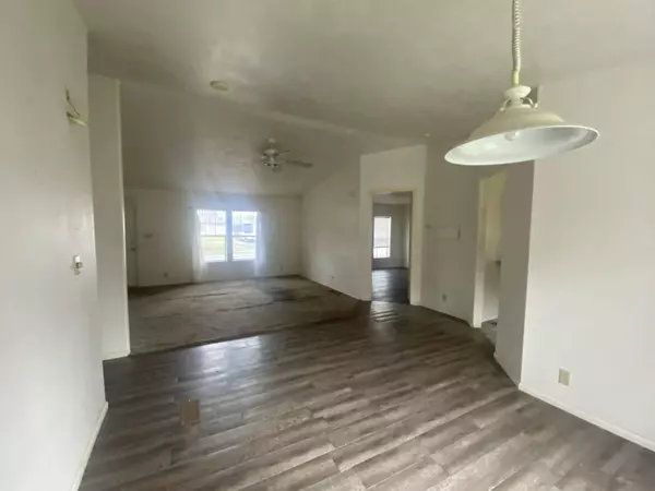 69 Maple DR, Shady Cove, OR 97539