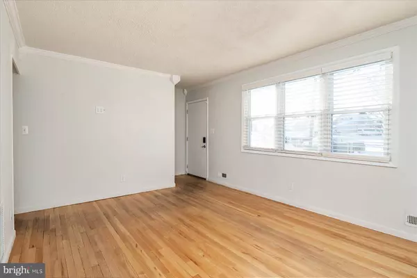 45 CLIPPER RD, Essex, MD 21221