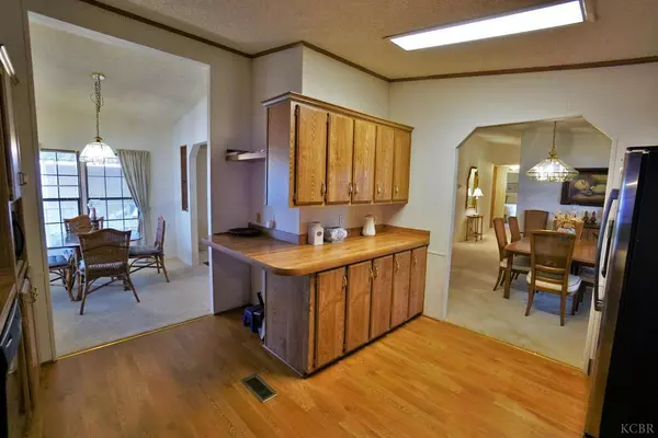 2459 N Oaks Street N, Tulare, CA 93274