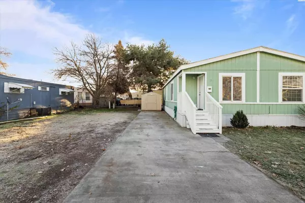 32 Nuclear Lane #32, Richland, WA 99354