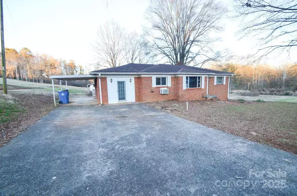 1308 Mckay RD, Newton, NC 28658