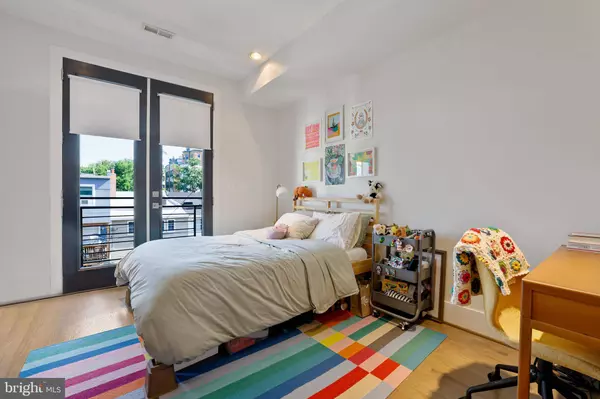 1423 MERIDIAN PL NW, Washington, DC 20010