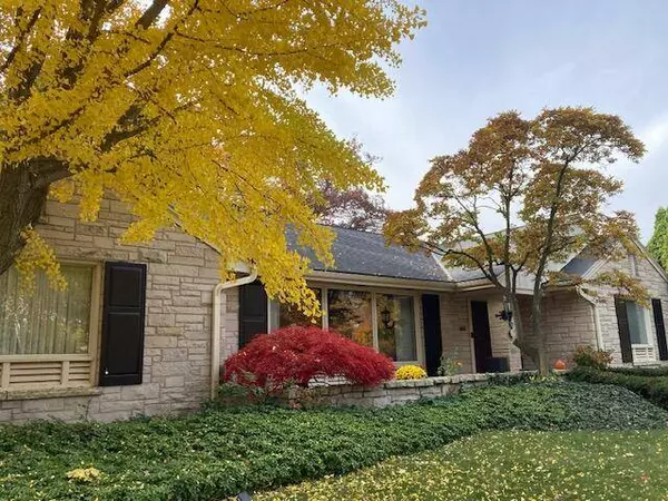 7507 Maple, Wauwatosa, WI 53213