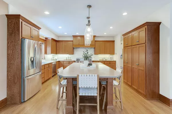 670 Griffin CT, Mahtomedi, MN 55115