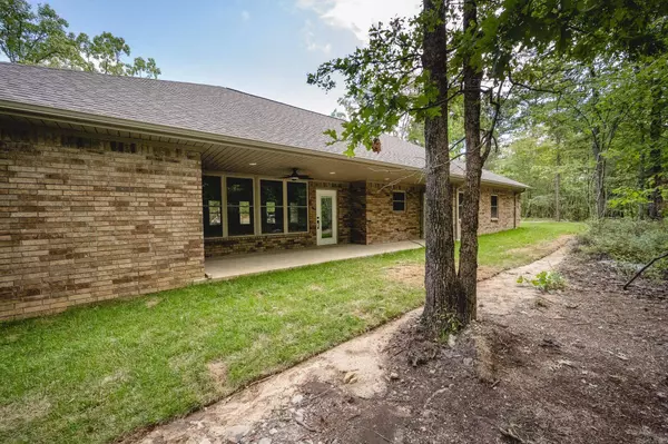 91 Red Oak, Mena, AR 71953