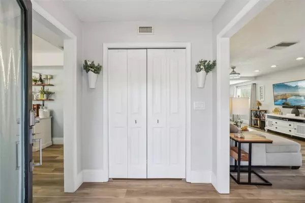 13945 75TH AVE, Seminole, FL 33776