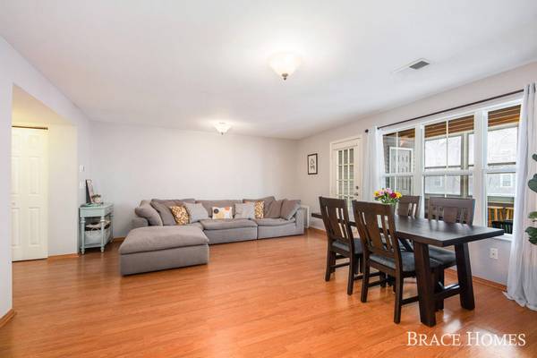 3362 Pine Meadow SE Drive #202, Grand Rapids, MI 49512