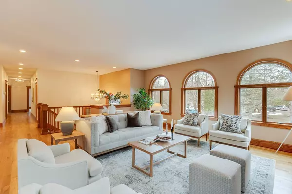 670 Griffin CT, Mahtomedi, MN 55115