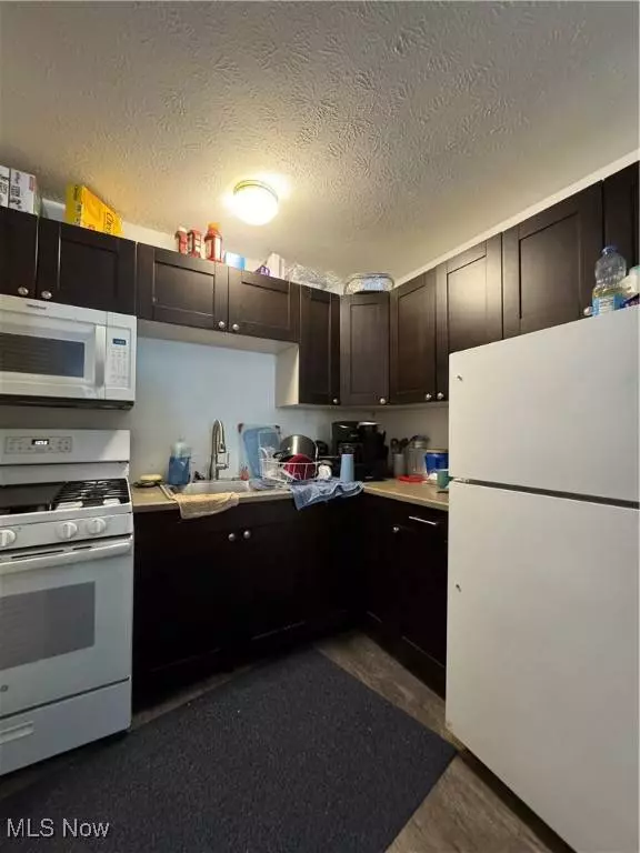 690-692 Hogue AVE, Akron, OH 44310