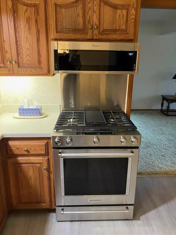 8111 W Sunnyvale Rd, Mequon, WI 53097