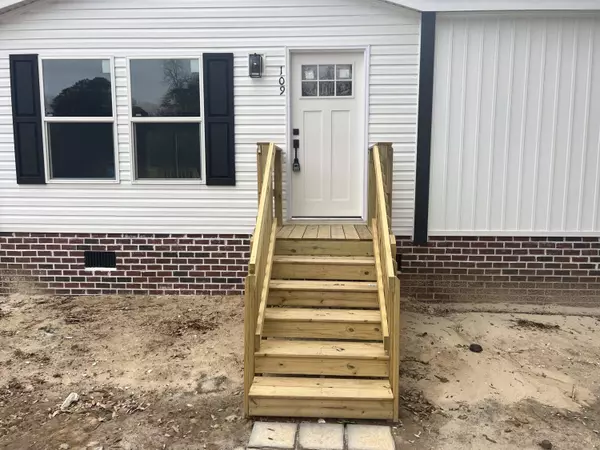 109 Martin Dr, Eutawville, SC 29048