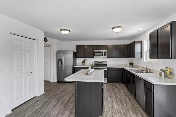 916 Sharp DR, Plano, IL 60545