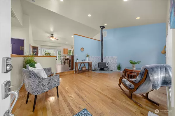 19502 6th Street Ct E, Lake Tapps, WA 98391