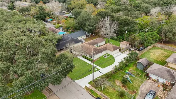 11102 Cliffwood DR, Houston, TX 77035