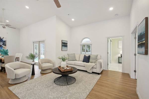 5296 WHITE SAND CIR NE, St Petersburg, FL 33703