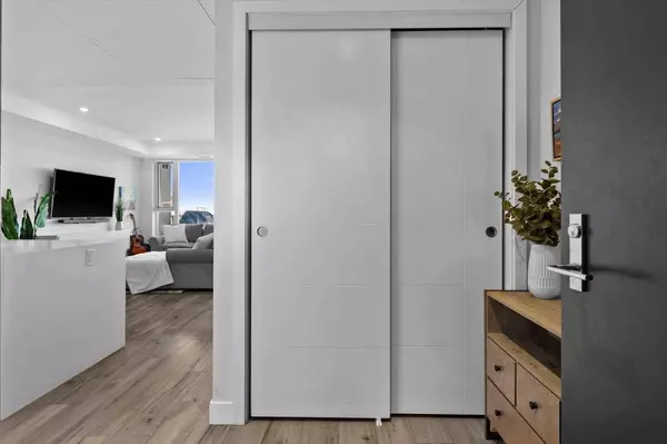 930 16 AVE SW #2803, Calgary, AB T3R 1C2