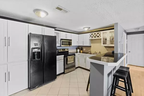 1607 Braley Rd #70, New Bedford, MA 02745