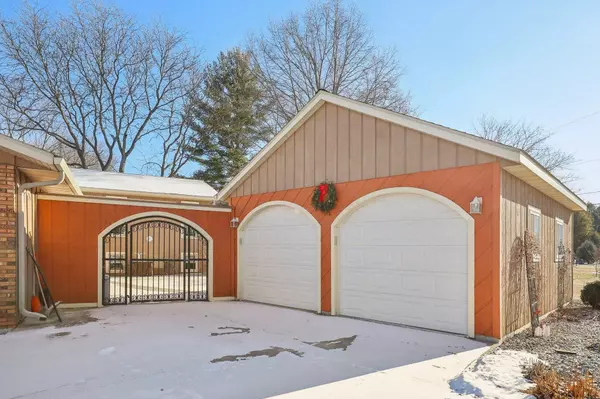 6628 S Oak Lane, Windsor, WI 53598