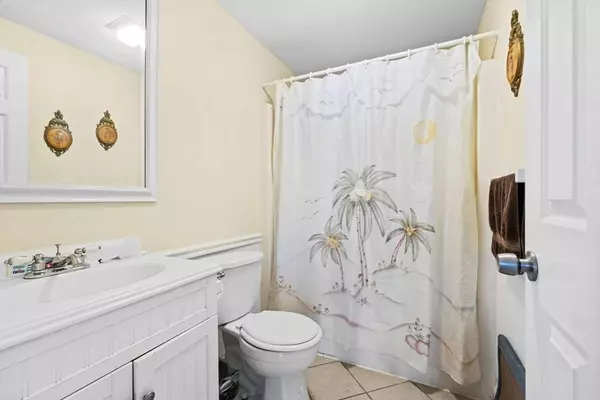 1607 Braley Rd #70, New Bedford, MA 02745