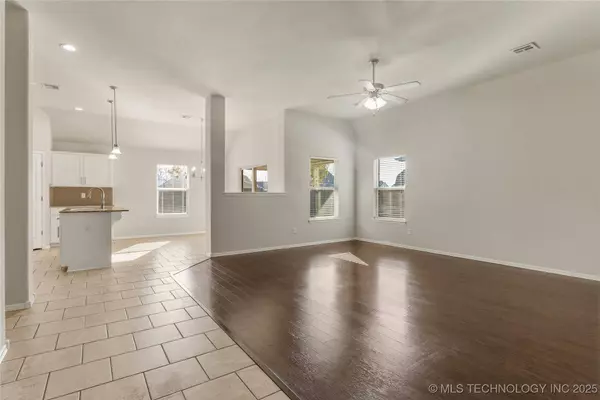 9072 E 139th ST S, Bixby, OK 74008