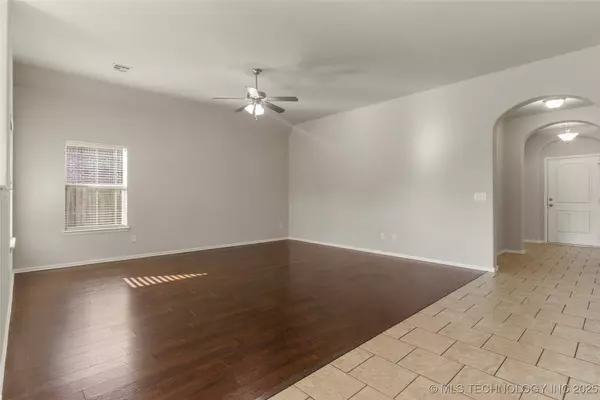 9072 E 139th ST S, Bixby, OK 74008