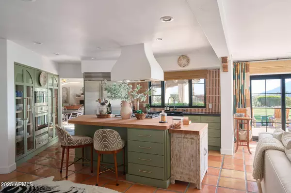 7348 N RED LEDGE Drive, Paradise Valley, AZ 85253