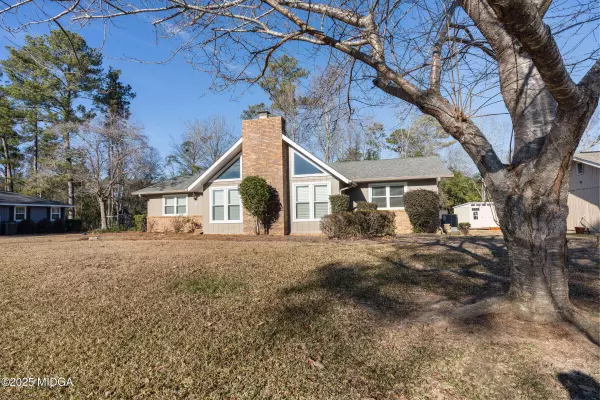 419 Lake Front Drive, Warner Robins, GA 31088