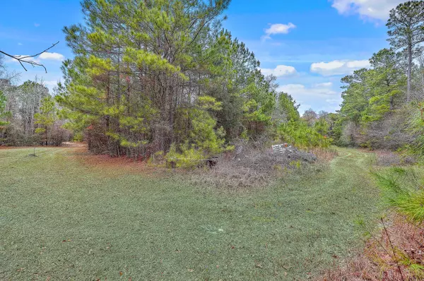 9470 Old State Rd, Holly Hill, SC 29059