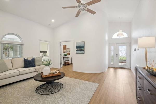 5296 WHITE SAND CIR NE, St Petersburg, FL 33703