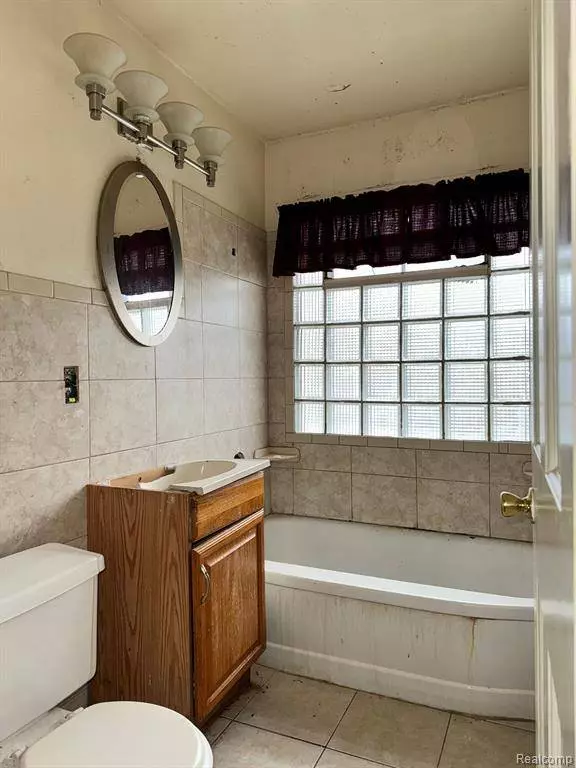 2415 W DAYTON Street, Flint, MI 48504