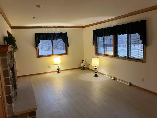 8111 W Sunnyvale Rd, Mequon, WI 53097