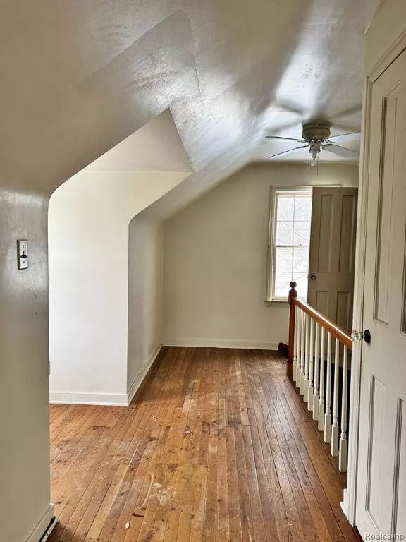 2415 W DAYTON Street, Flint, MI 48504