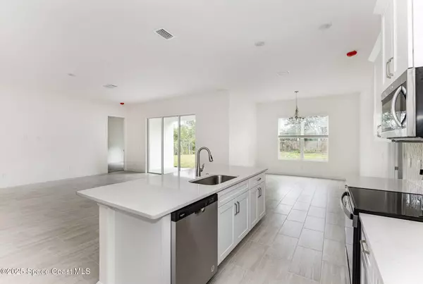 557 Castana AVE SE #09, Palm Bay, FL 32909