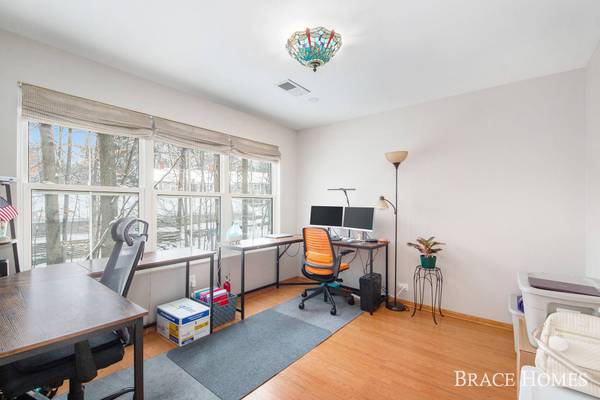 3362 Pine Meadow SE Drive #202, Grand Rapids, MI 49512