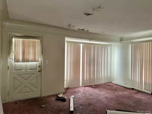 2415 W DAYTON Street, Flint, MI 48504