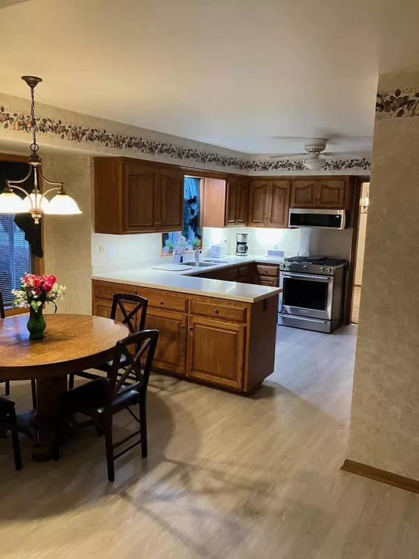 8111 W Sunnyvale Rd, Mequon, WI 53097