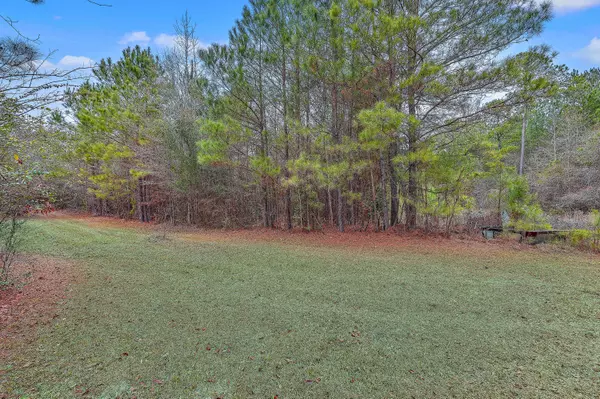 9470 Old State Rd, Holly Hill, SC 29059