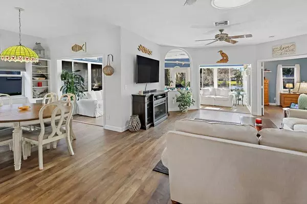 401 Tamarind PL, Vero Beach, FL 32962