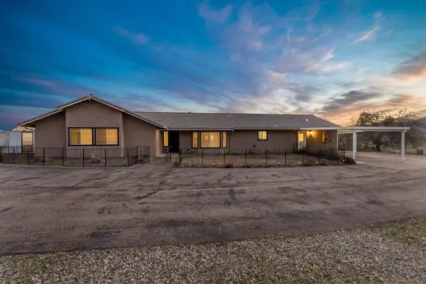 1614 Rector LN, Yokuts Valley, CA 93675