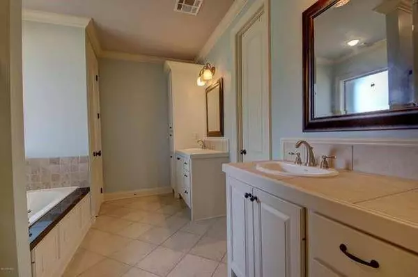 104 MAPLE GROVE LN, Youngsville, LA 70592