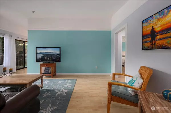 19725 76th AVE W #B8, Lynnwood, WA 98036