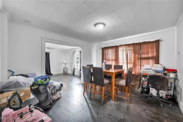 606-608 E Broad ST, Elyria, OH 44035