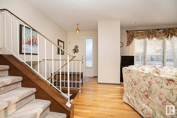 10304 172 AV NW, Edmonton, AB T5X 3X6